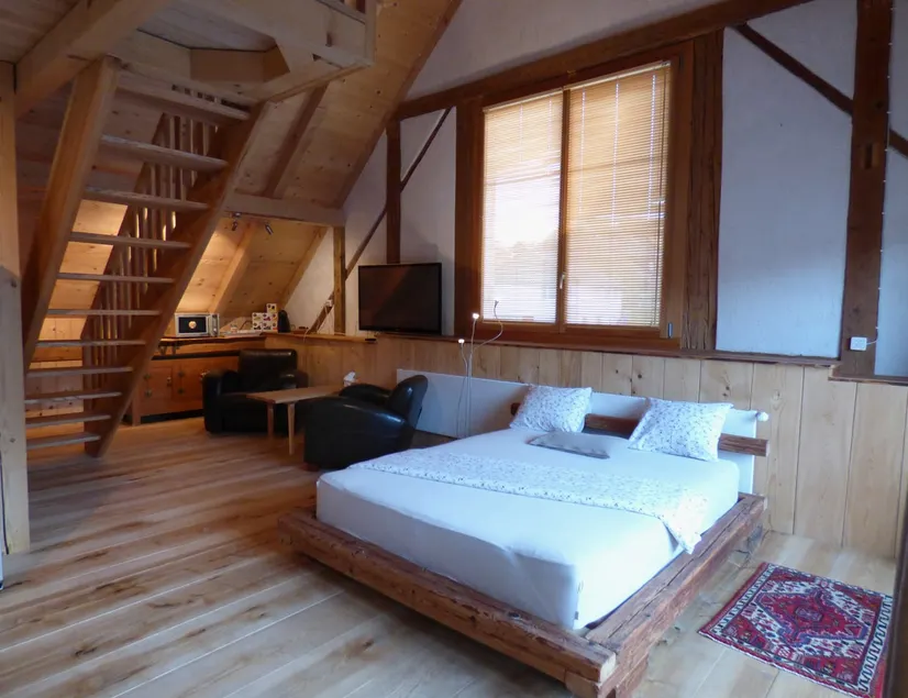 Farmhouse room with lovely charm - Image 1