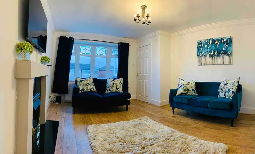 Homely Detached 3 bedroom house near Sheffield - Image 1