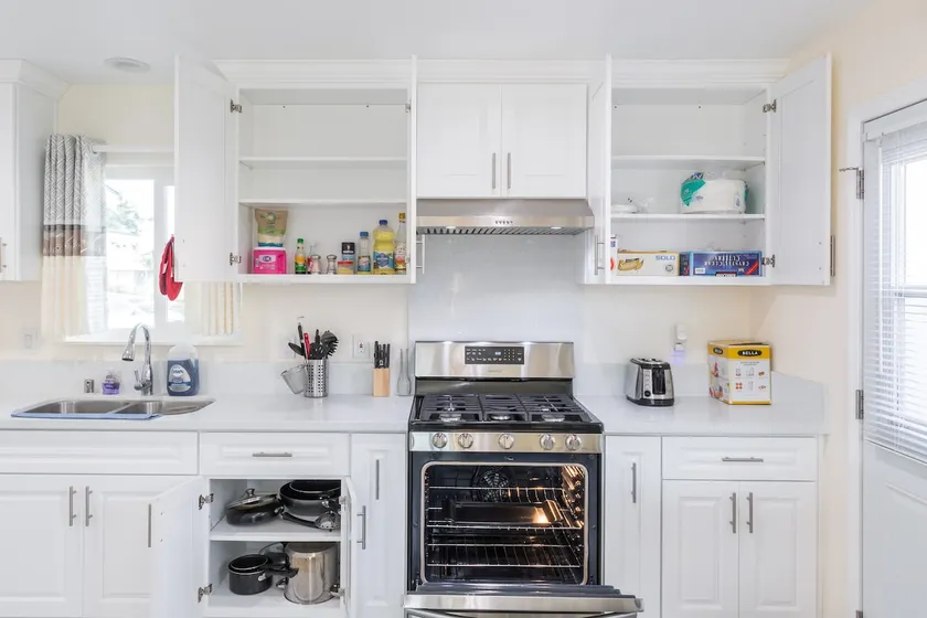 4BD2BTFrontHouseLittleSaigon BeachesDisneyQuiet - Image 1