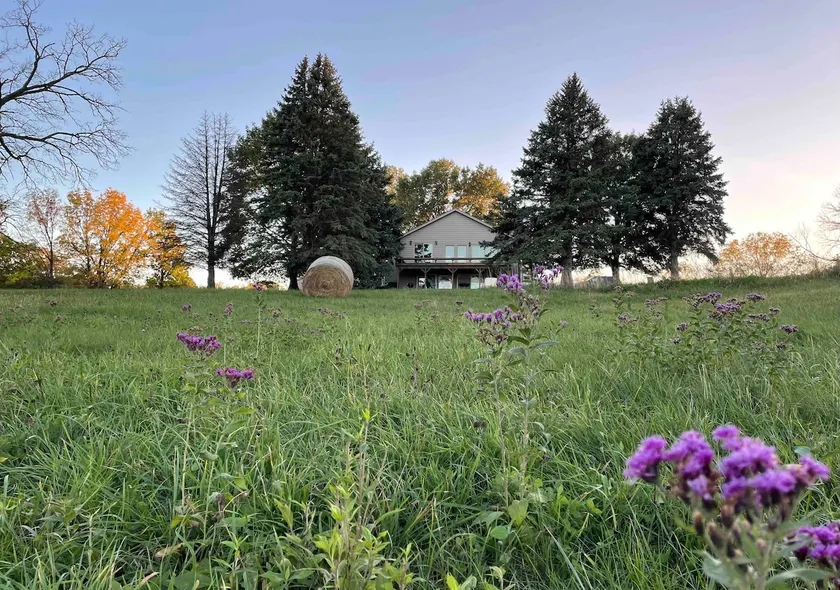 Quiet Country home, nature & fishing -5min to city - Image 1