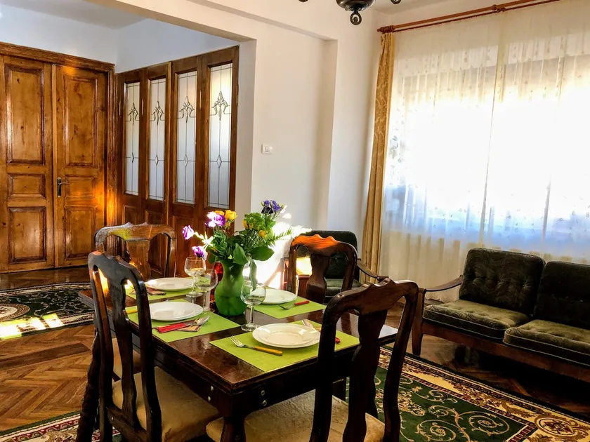 Solis M - Cosy Old Town Home with AC near the Beach and Harbour Private Entrance - Image 1