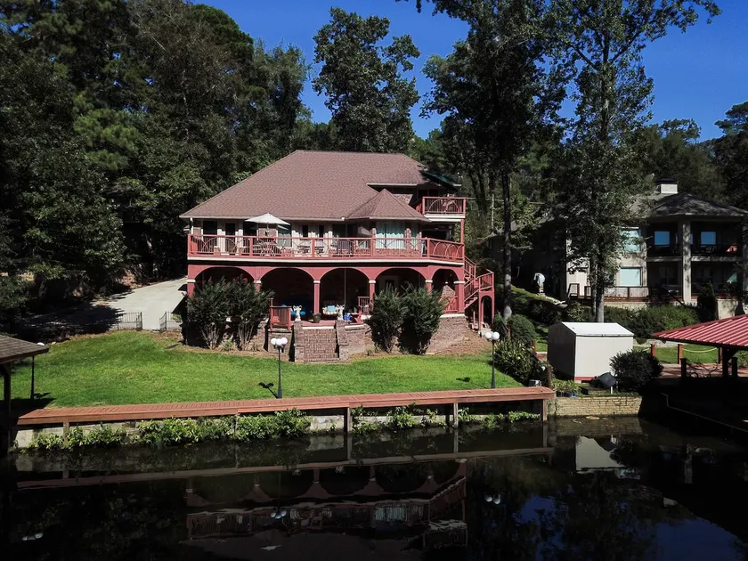 The Grand at Lake Hamilton - Image 1