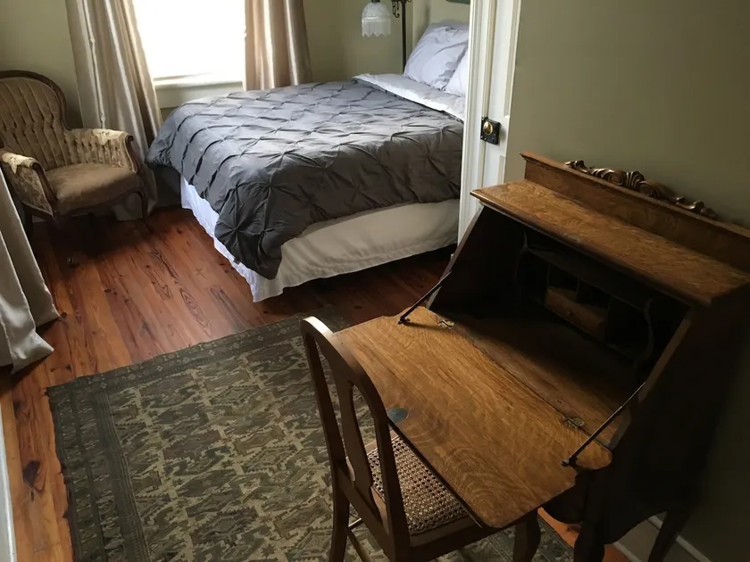 DOWNTOWN-14' CEILINGS 2BR, 2BA, AND OLD CISTERN - Image 1