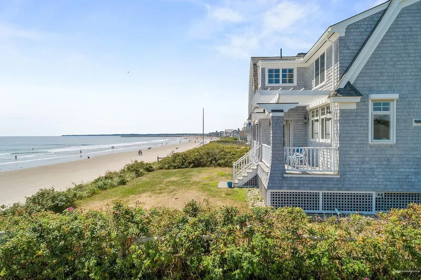 Drakes Island Beach Front Breathtaking Property : Oceanviews and Sandy Beach ! - Image 1