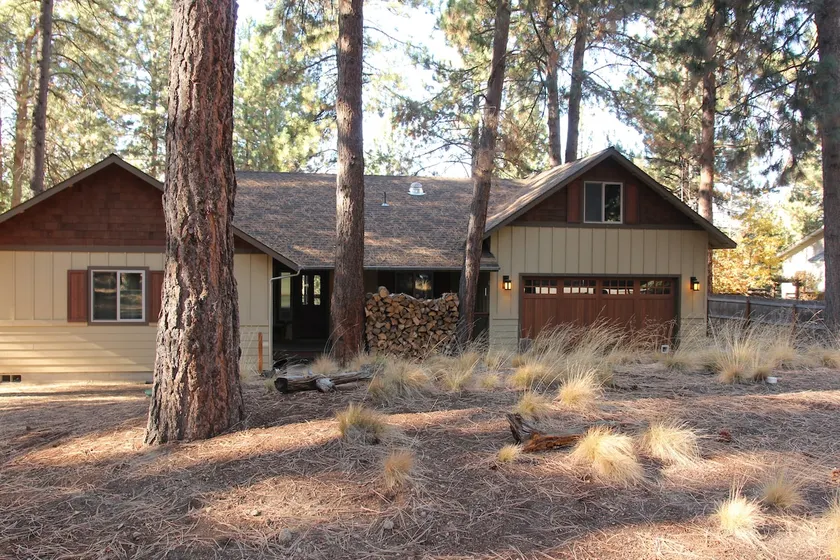 ☆ Quiet Forest Retreat | 10min from Old Mill ☆ - Image 1