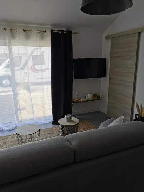 For rent, pretty little house, l'Immaculée area - Image 1