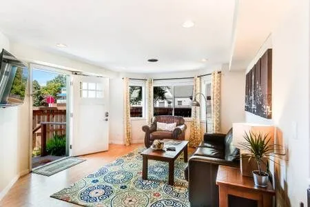 Green Lake 2BR Garden Apartment - Family Friendly - Image 1