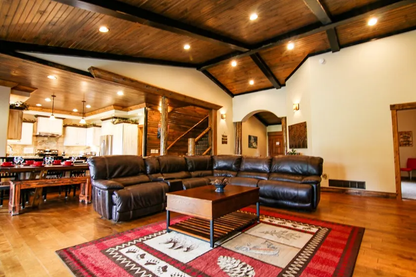 Majestic cabin near West Yellowstone 5 bed 3ba - Image 1