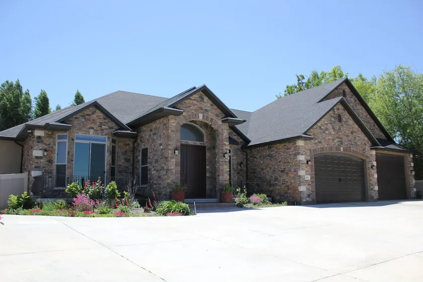 Sunshine Garden Holiday Home 2 - Image 1