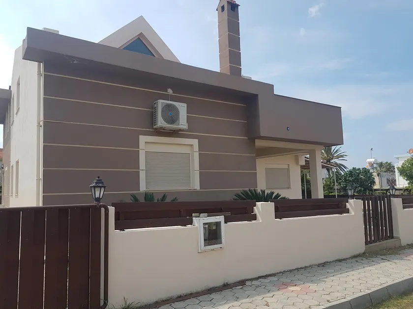 Spacious and relaxing villa with Superb location. - Image 1