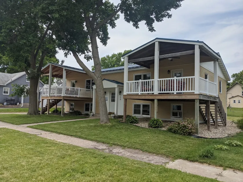 Water View, 4 blks to Public Beach & downtown! - Image 1