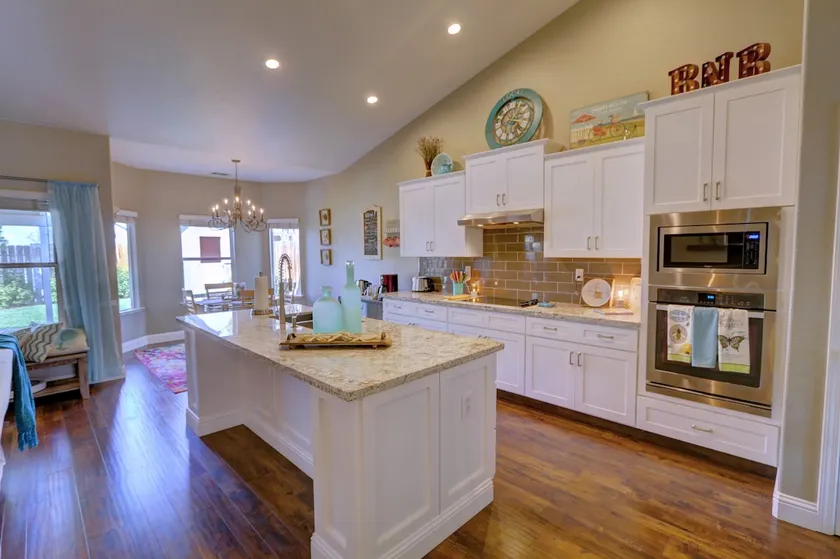 Peaceful Luxury in Elegant Northeast Fresno - Image 1