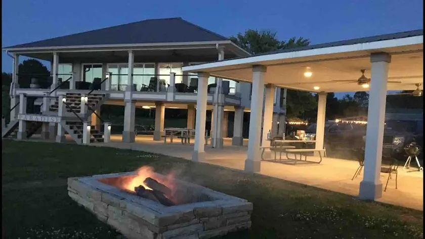 Lake house - Image 1