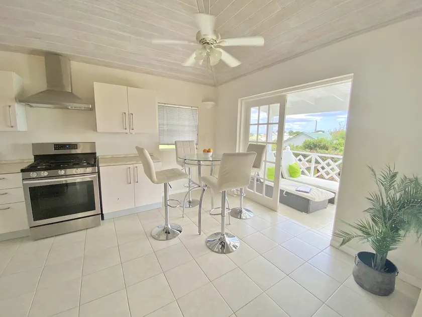 Unique 2 Bed Platinum Villa 4 mins drive to beach - Image 1
