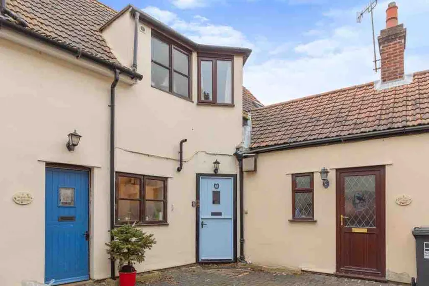 5 Stable Cottages , Hartington Road, Cromer.North Norfolk. NR27 0EJ - Image 1