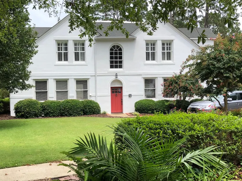 Exclusive 5-Star Carriage House: Historic District - Image 1