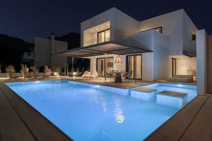 Bianco Villa - Adam - Image 1