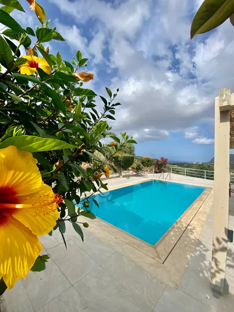 Private Hillside Retreat - Image 1