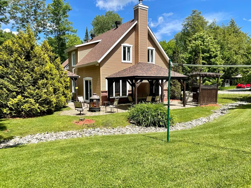 Country Paradise Cottage - Image 1