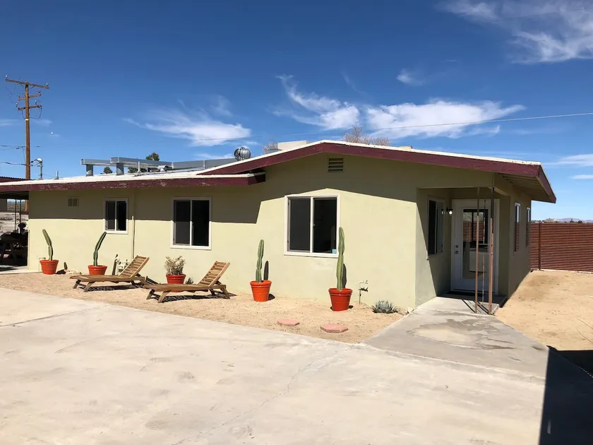 70's Desert House - Image 1