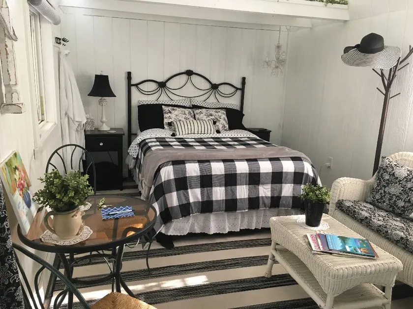TINY COZY COTTAGE IN QUIET COUNTRY Setting - Image 1
