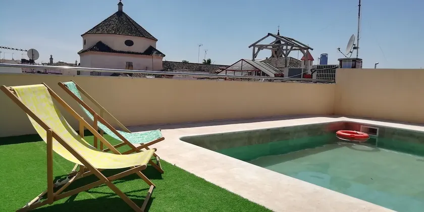 Centrally located apartment with a pool and parking - Image 1