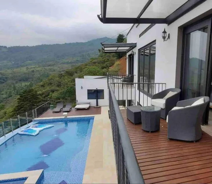 Luxury Villa 3 Diamantes close to Medellin - Image 1