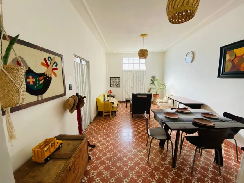 : : Family Insurance 1.5 blocks from tourist area - Image 1