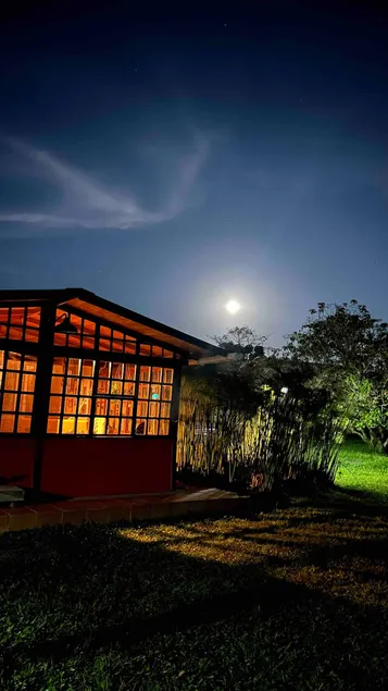 La Porcelana Chalet with green areas, swimming pool, and Wi-Fi - Image 1