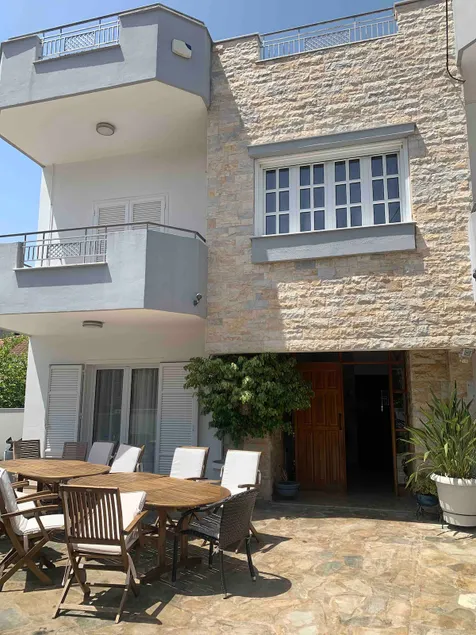 Apartment with garden, 7k from the Airport - Image 1