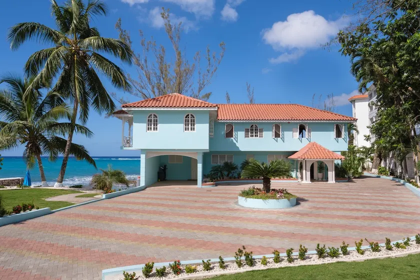 Edgewater Beach Villa - Beach Front, Close to All Attractions - Image 1