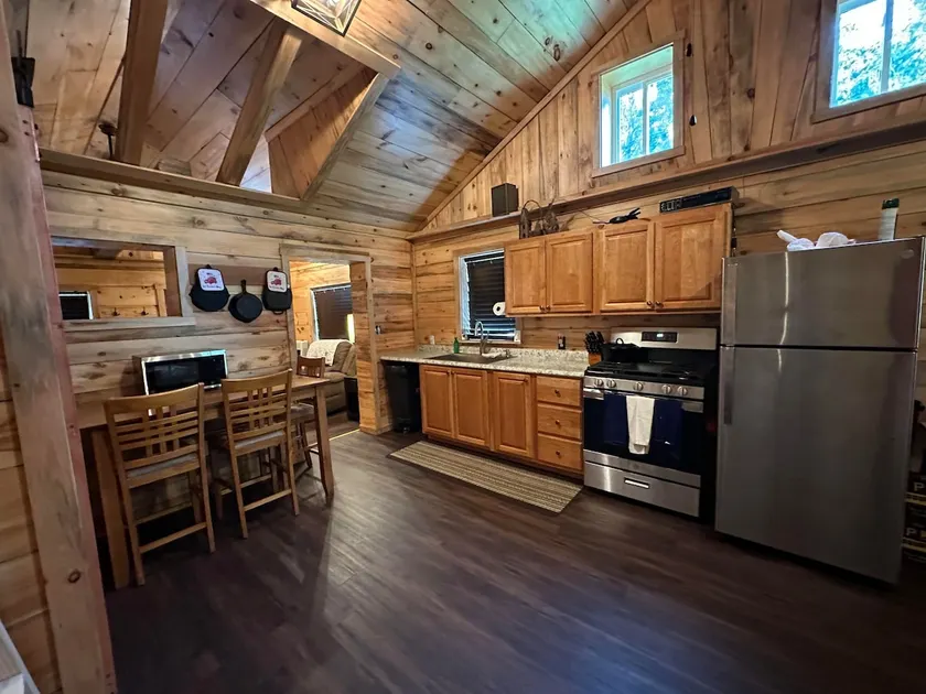 Cabin with river access - Image 1