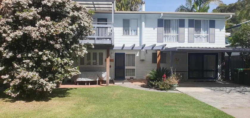 Spacious House. Easy 5 min to beach, Dogs welcome - Image 1