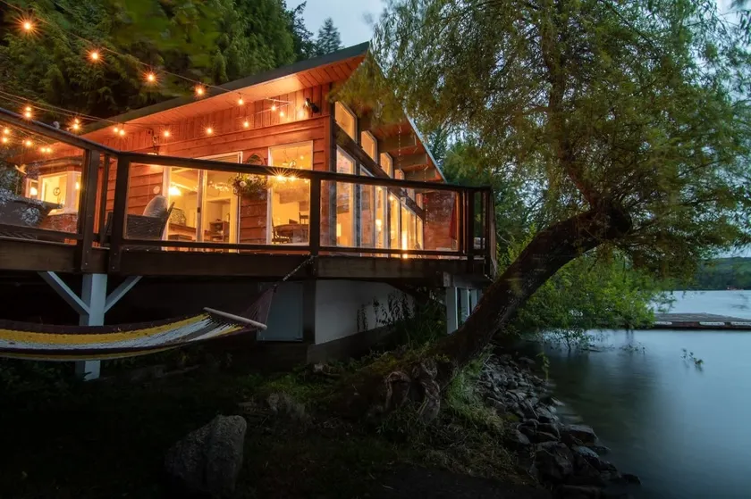 Shawnigan Lake Country Jewel - Image 1