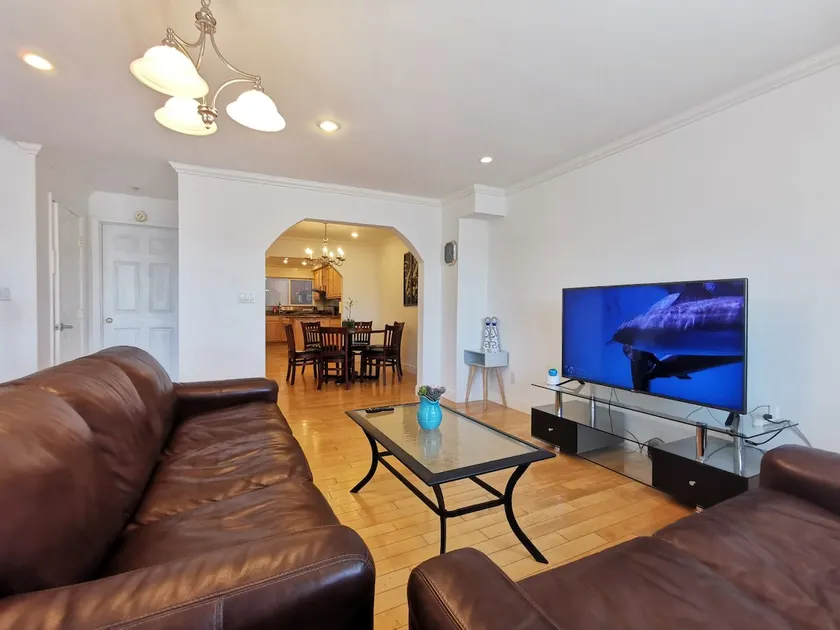 80 -3B2B House, Deck near FWY & Transit - Image 1