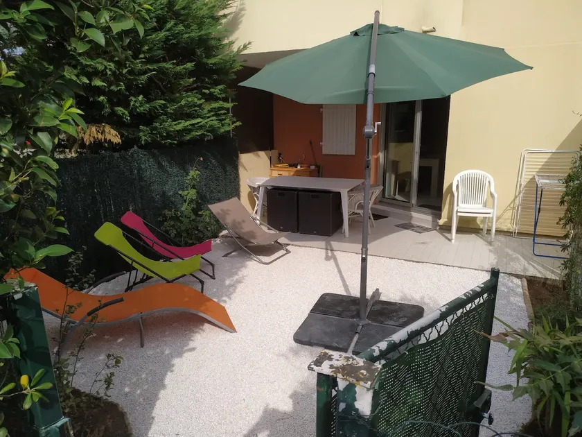 Air-conditioned 2 bedroom apartment 3 minutes from the beaches and small port - Image 1