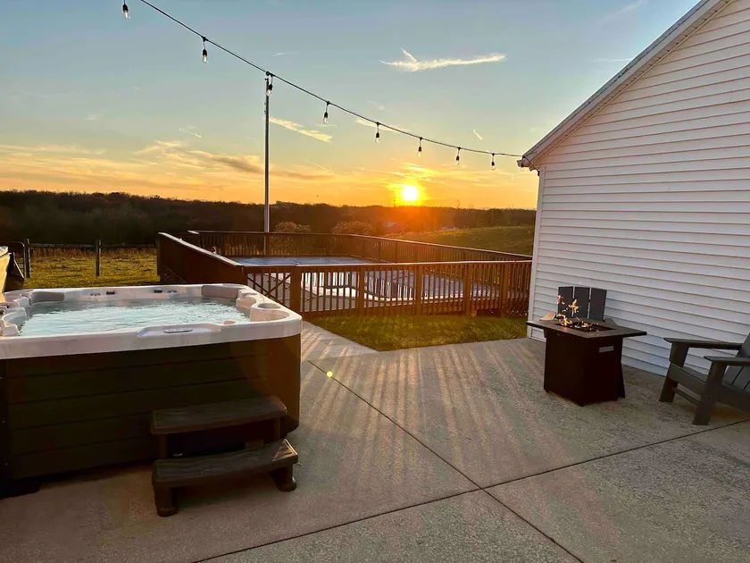 Sunset Ranch: Hot Tub! Mountain Views! Pool - Image 1