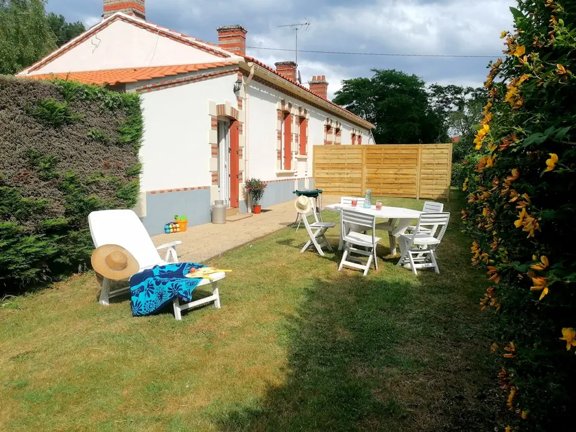 Charming cottage with garden and ping-pong table, 15 m from the beaches - Image 1
