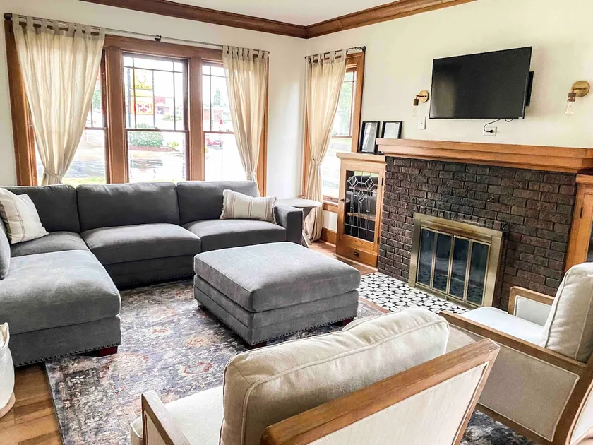Cozy Craftsman - Sleeps 6 - Eureka IL - Image 1