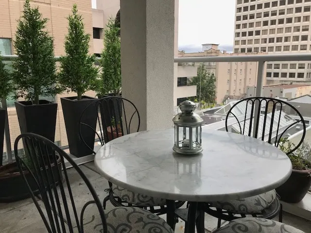 JUST BREATHE:Bright, airy downtown condo w/parking - Image 1