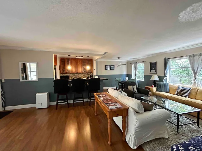 Best Kept Atlantic Avenue Secret. Fab Location!!! - Image 1