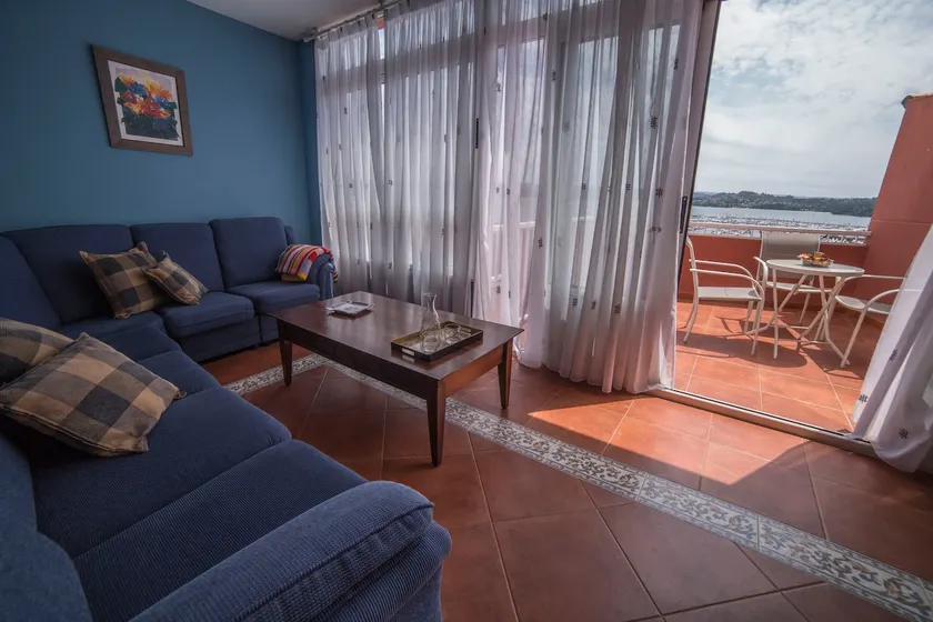 House with 6 bedrooms available right on the beach - Image 1