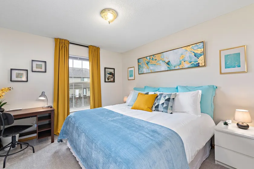 ⭐️  Serene Oasis  ✅  3 King Beds ✅  Fast Wifi ✅  Free Parking - Image 1