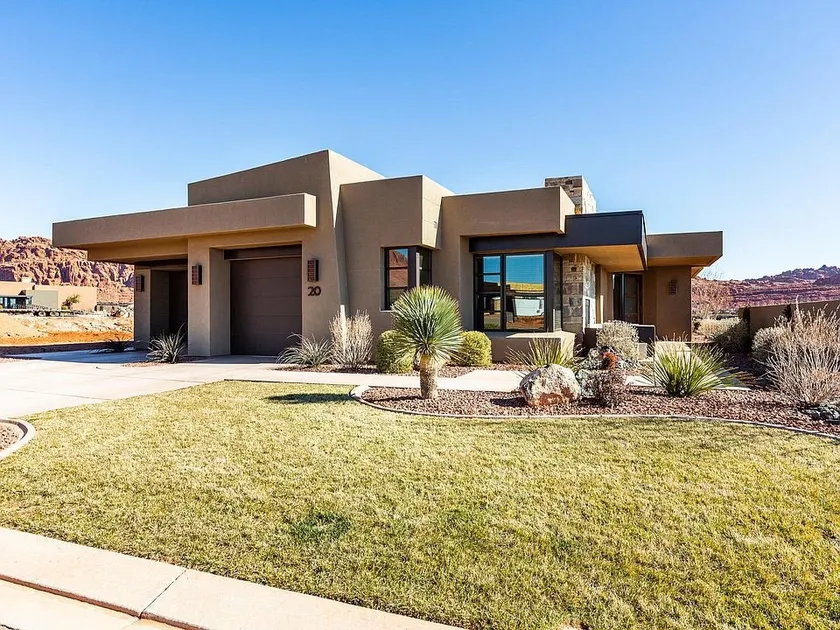 Snow Canyon Serenity - Luxurious home with a view - Image 1