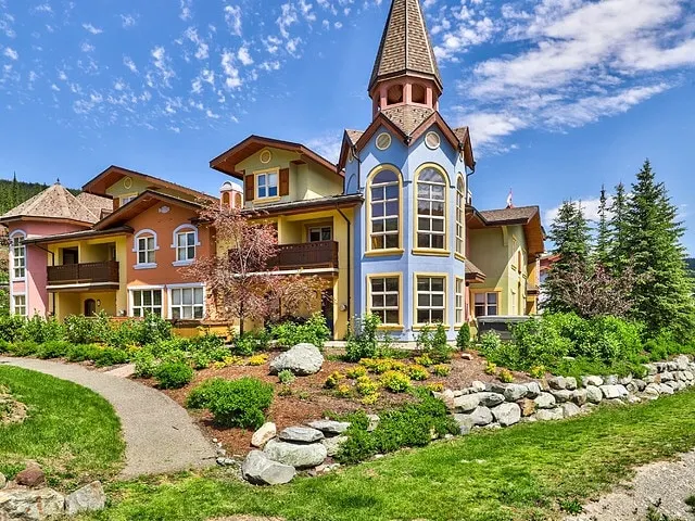 Beautiful 4 bedroom townhouse close to the Village - Image 1