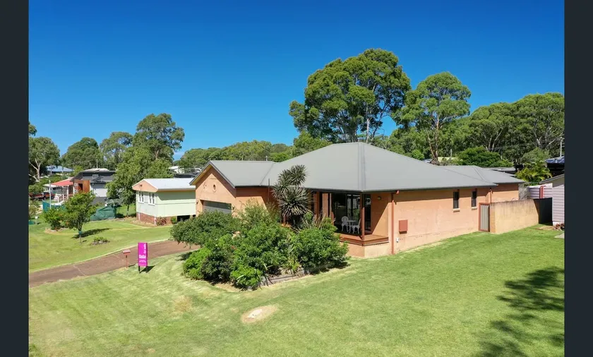 Bawley private oasis, 5 minutes walk to 3 beaches - Image 1