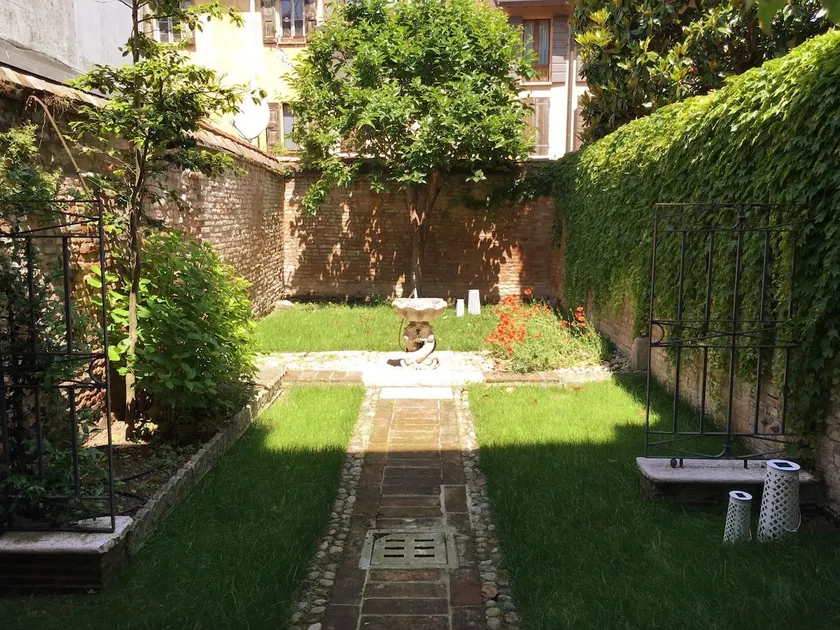 Secret Garden Suite, Downtown Mantua - Image 1