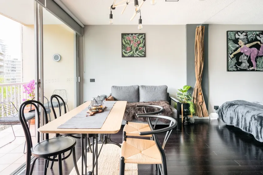 Black Diamond Studio, Prime Location, Free Parking - Image 1