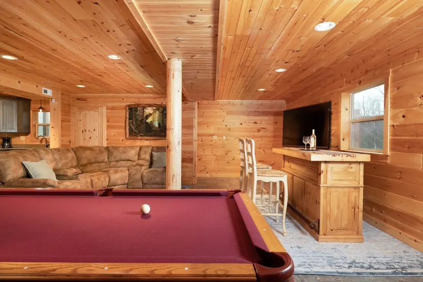 Great Lake Front, Large Dock, 4bdrm, Pool Table - Image 1