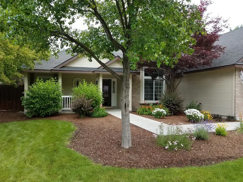 Eagle 4 bedroom - Re-location assistance available - Image 1